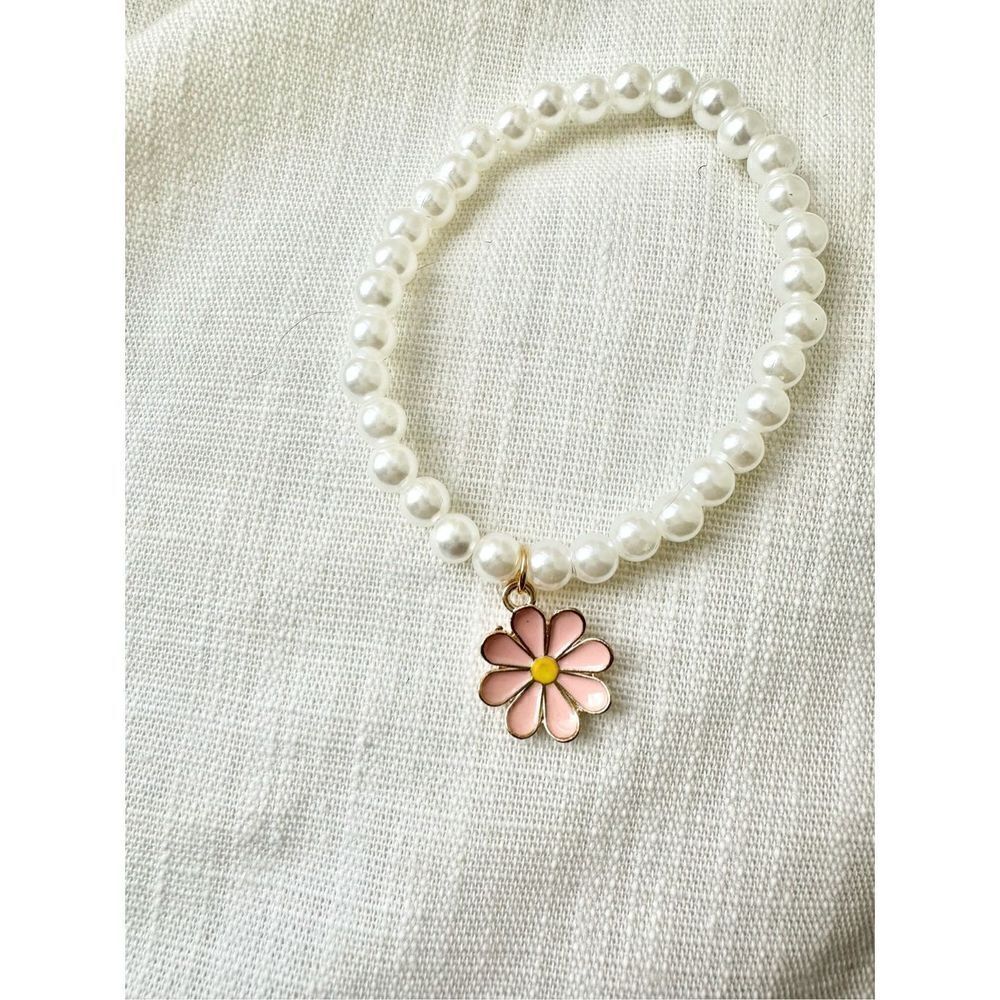 Pearl with pink daisy charm bracelet